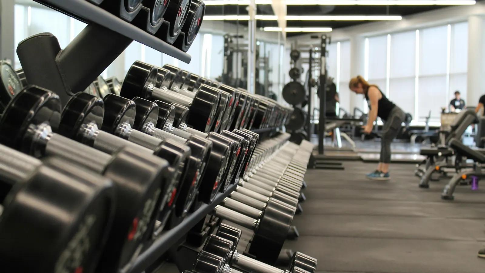 Fitnes mərkəzləri və gimnaziyalar